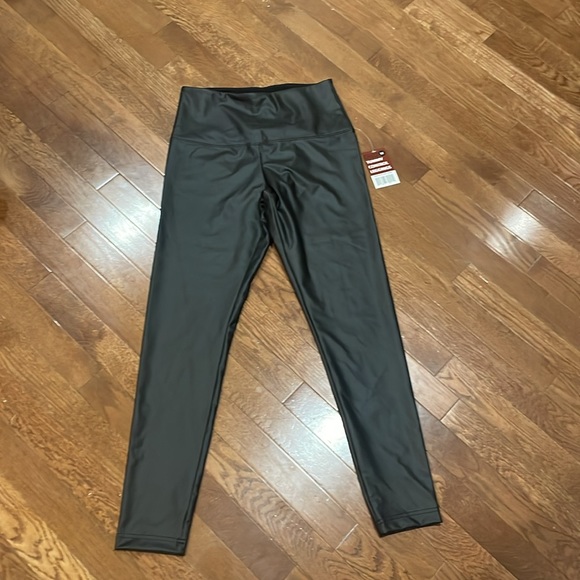 NWT tummy control leather leggings in size M - Picture 2 of 7